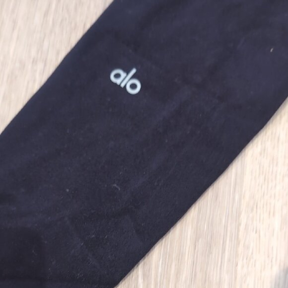 ALO Yoga Black Leggings Size Small - Picture 6 of 8